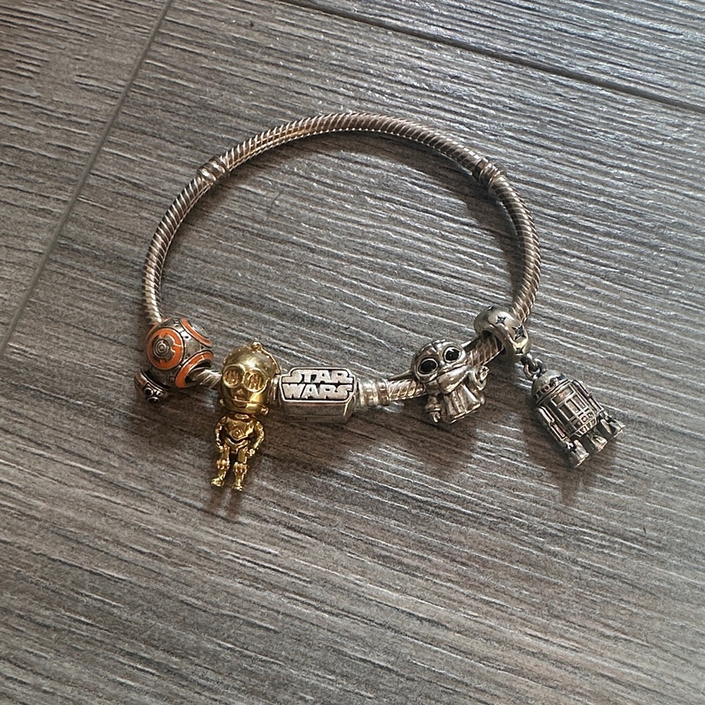Star Wars Silver Bracelet with Orange BB‑8, Gold C‑3PO, Grogu & R2‑D2 Charms